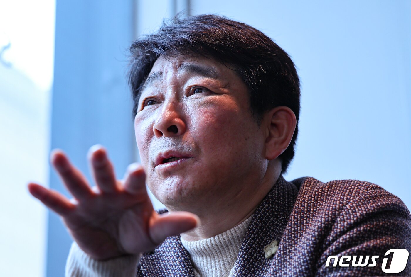 본문 이미지 - 국민의힘 영입인재 김익수 일본 신슈대 석좌교수가 14일 서울 시내 한 카페에서 뉴스1과 인터뷰를 갖고 있다. 2024.3.14/뉴스1 ⓒ News1 김도우 기자