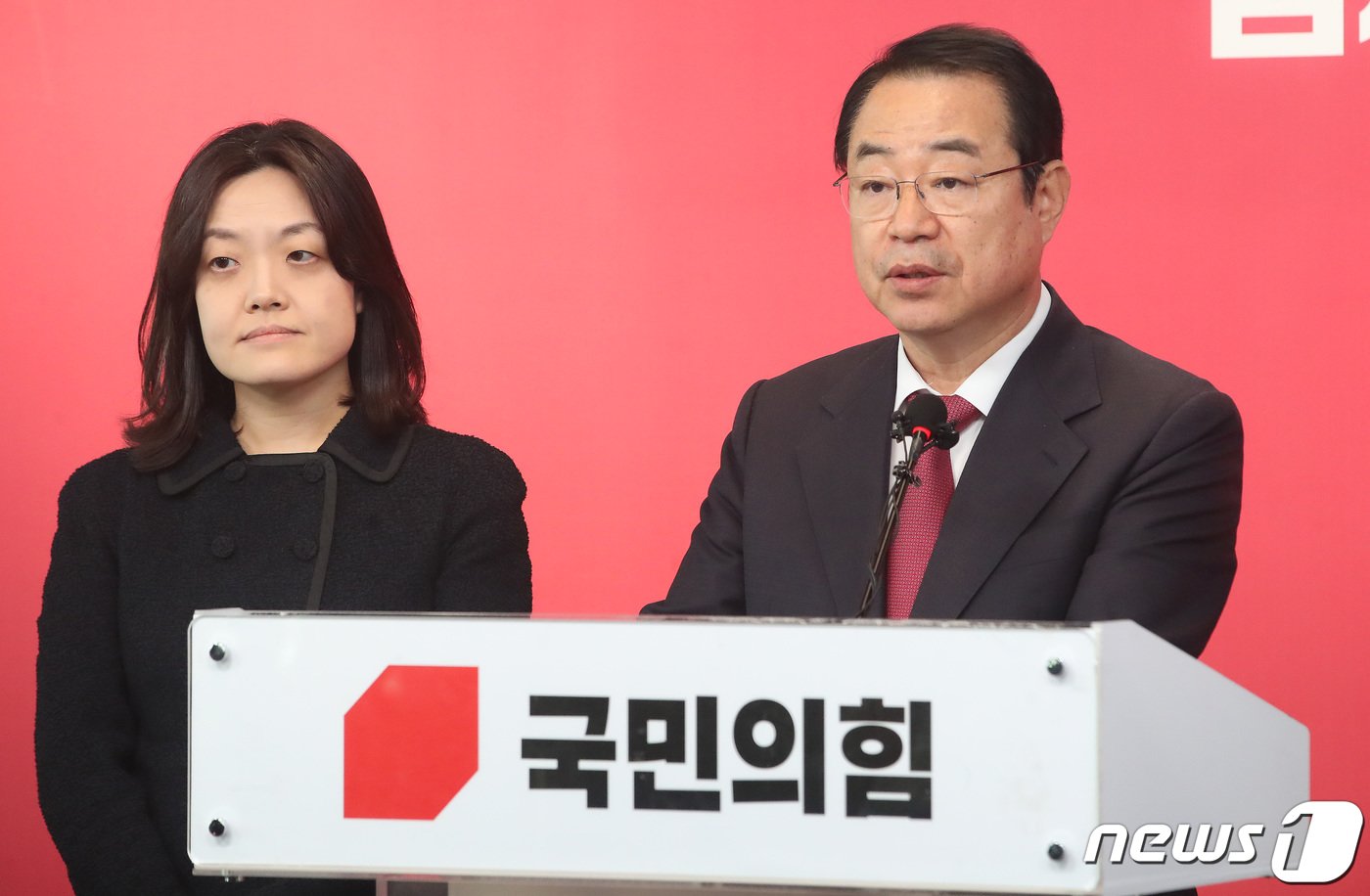 본문 이미지 - 정영환 국민의힘 공천관리위원장이 14일 오후 서울 여의도 중앙당사에서 제22차 공천관리위원회의 결과를 발표하고 있다. 2024.3.14/뉴스1 ⓒ News1 임세영 기자