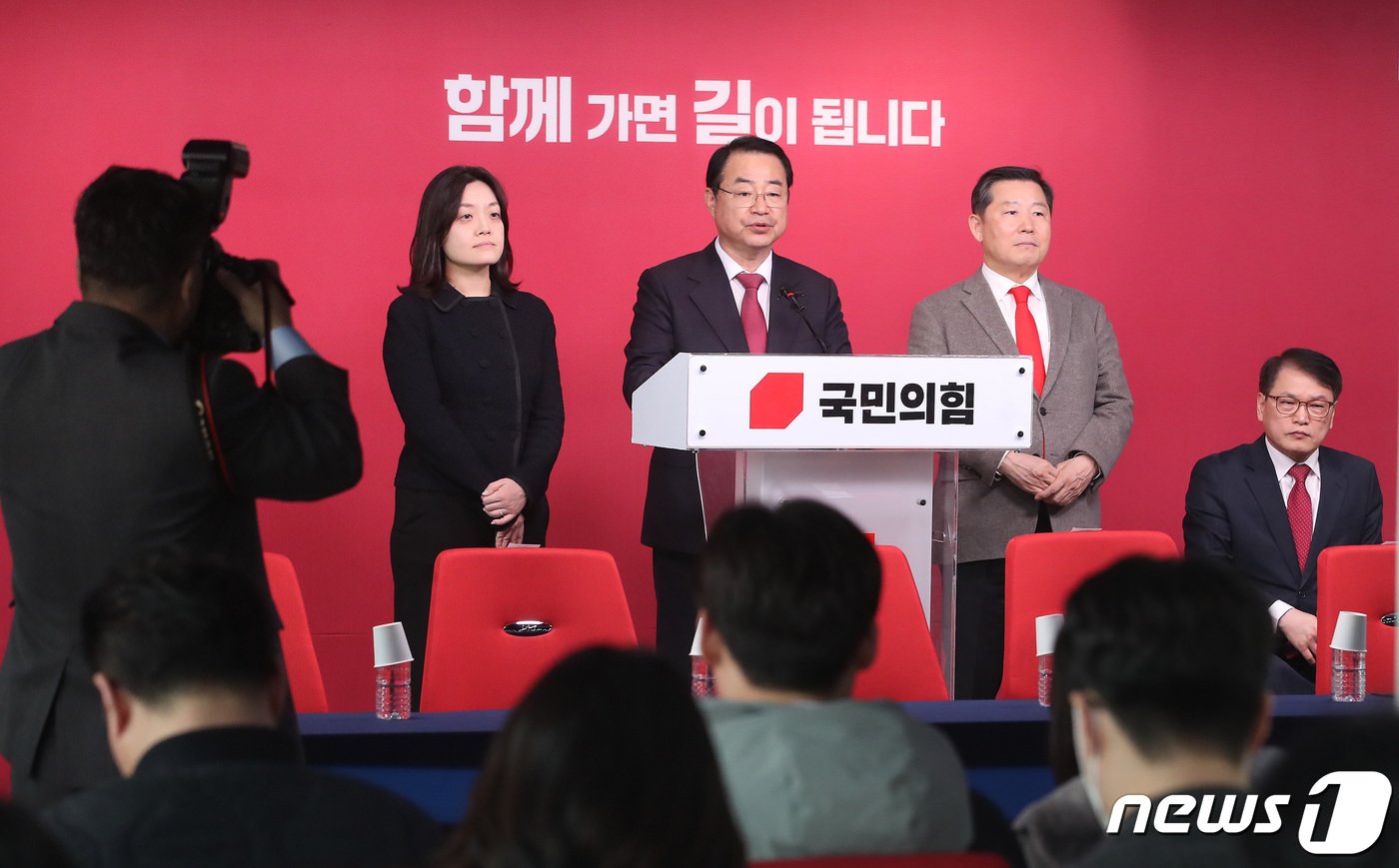본문 이미지 - 정영환 국민의힘 공천관리위원장이 14일 오후 서울 여의도 중앙당사에서 제22차 공천관리위원회의 결과를 발표하고 있다. 2024.3.14/뉴스1 ⓒ News1 임세영 기자