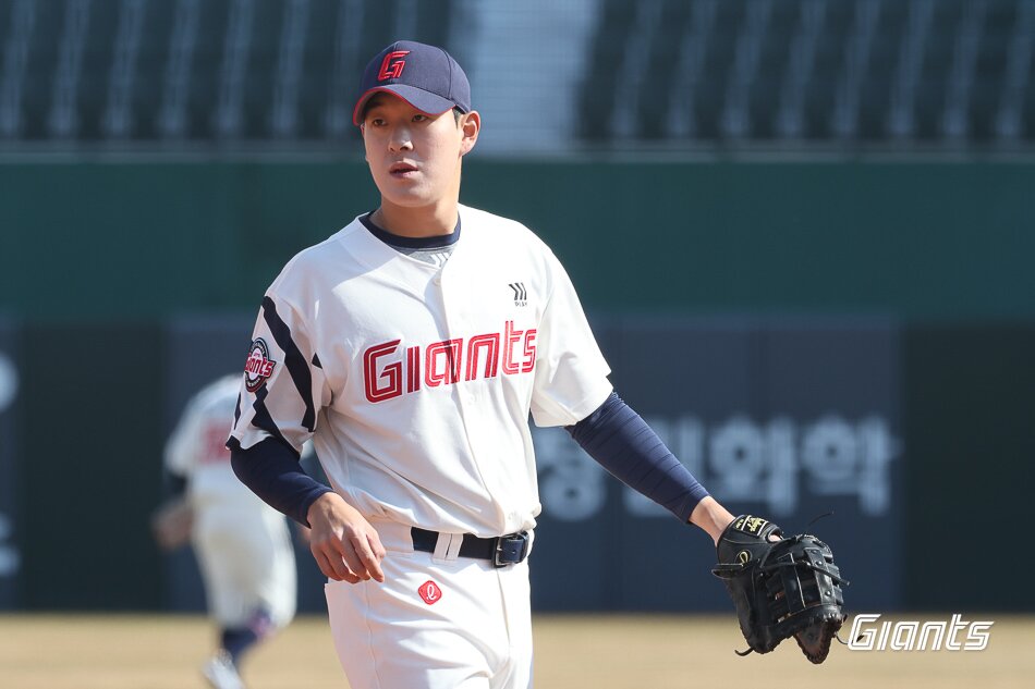 본문 이미지 - 롯데 자이언츠 내야수 나승엽이 14일 열린 삼성 라이온즈와 시범경기에서 결승 홈런을 쳤다. (롯데 자이언츠 제공)