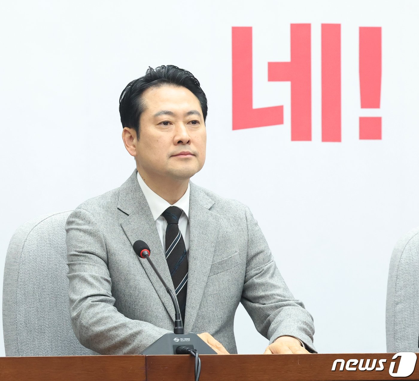 본문 이미지 - 장동혁 국민의힘 사무총장이 15일 서울 여의도 국회에서 열린 원내대책회의에 참석하고 있다. 2024.3.15/뉴스1 ⓒ News1 ,송원영 기자