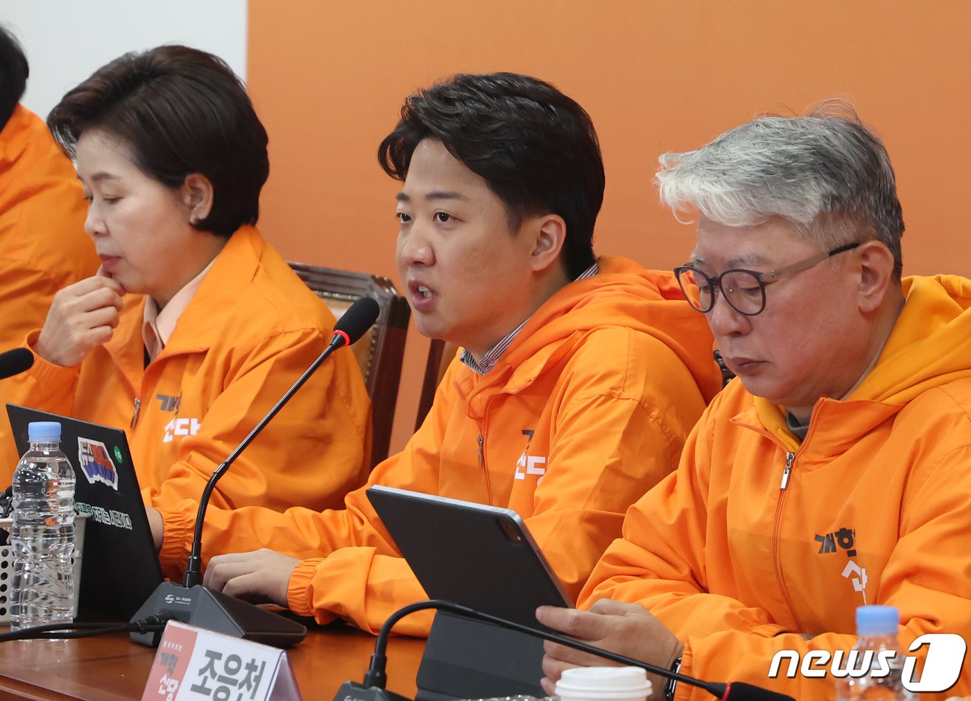 본문 이미지 - 이준석 개혁신당 대표가 15일 서울 여의도 국회에서 열린 최고위원회의에서 발언을 하고 있다. 2024.3.15/뉴스1 ⓒ News1 송원영 기자