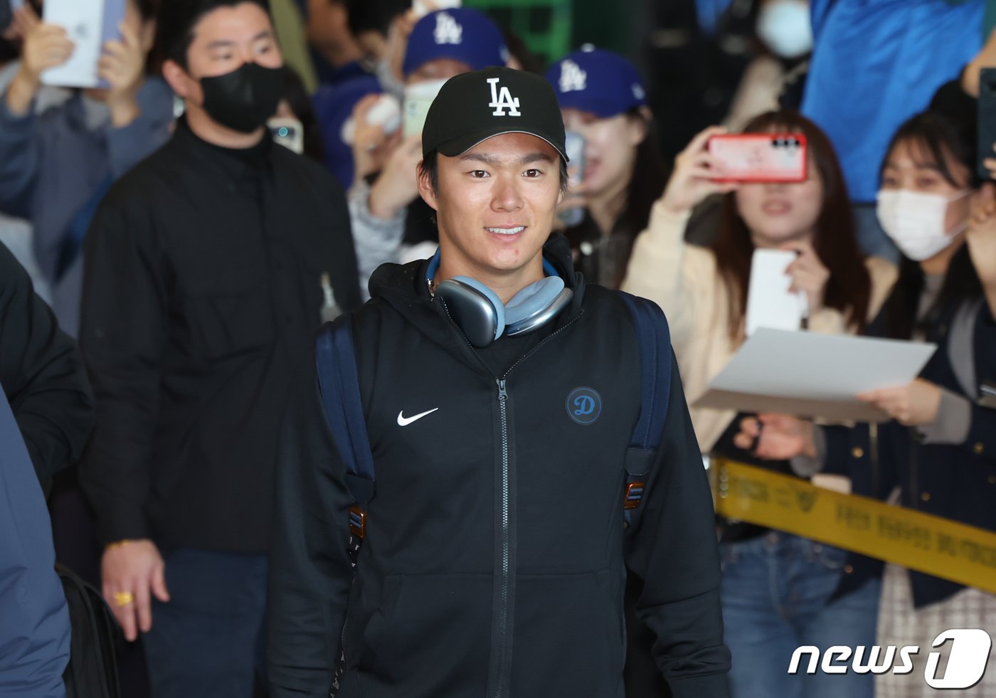 미국프로야구&#40;MLB&#41; LA 다저스 야마모토 요시노부가 15일 오후 인천국제공항 제1터미널을 통해 입국하고 있다. 2024.3.15/뉴스1 ⓒ News1 김도우 기자