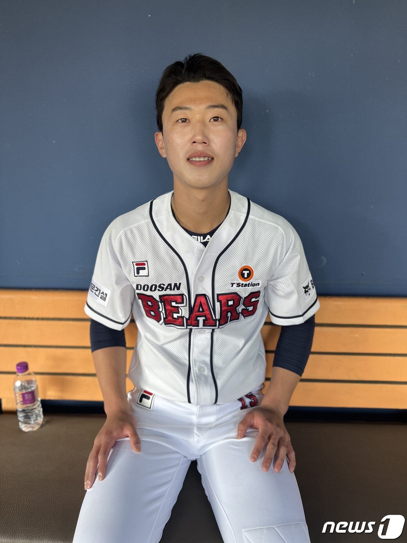 본문 이미지 - 두산 베어스 내야수 전민재(오른쪽)가 15일 열린 KIA 타이거즈와 KBO리그 시범경기에서 7회말 결승 홈런을 때려 팀의 5-4 승리를 이끌었다. 2024.3.15/뉴스1 ⓒ News1 이상철 기자