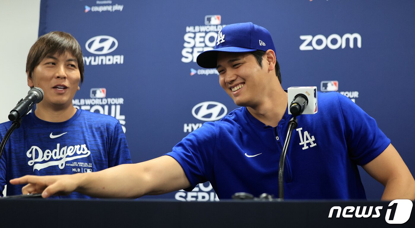 본문 이미지 - 미국프로야구(MLB) 월드투어 서울시리즈에 출전하는 LA 다저스 오타니 쇼헤이가 16일 오후 서울 구로구 고척스카이돔에서 열린 공식 기자회견에서 환하게 웃고 있다. 2024.3.16/뉴스1 ⓒ News1 김진환 기자