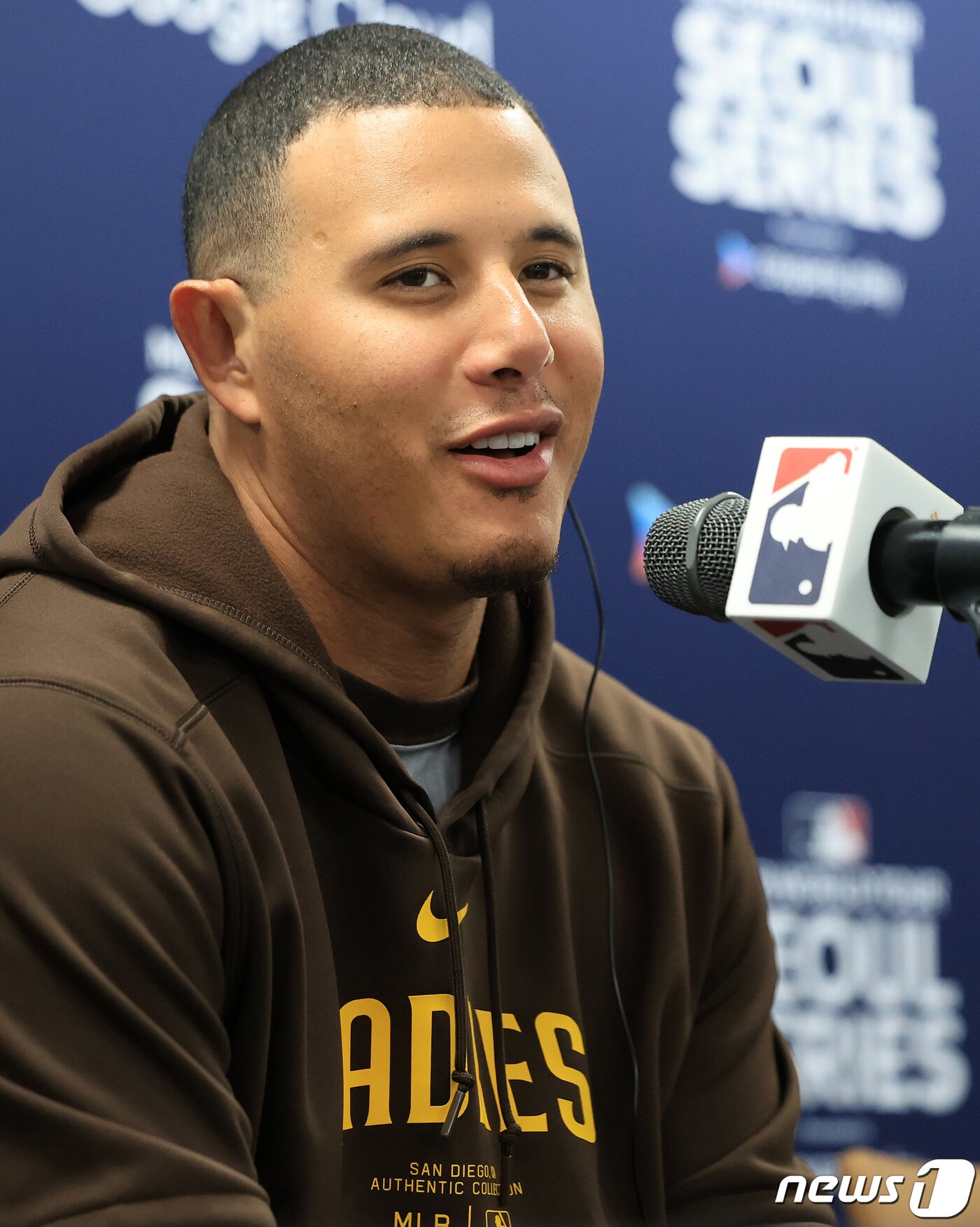 본문 이미지 - 미국프로야구(MLB) 월드투어 서울시리즈에 출전하는 샌디에이고 파드리스 매니 마차도가 16일 오후 서울 구로구 고척스카이돔에서 열린 공식 기자회견에 참석해 취재진 질문에 답변하고 있다. 2024.3.16/뉴스1 ⓒ News1 김진환 기자