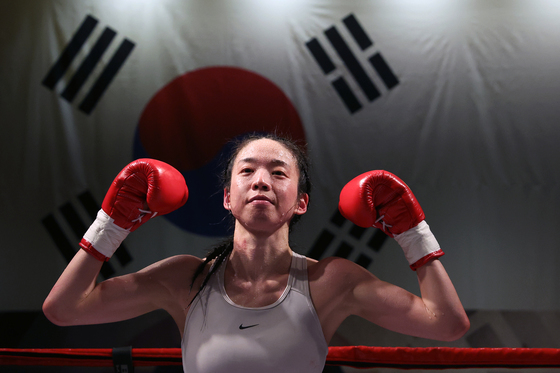 '소아과 의사 복서' 서려경, 아시아 정상…2전3기 끝 챔피언 벨트