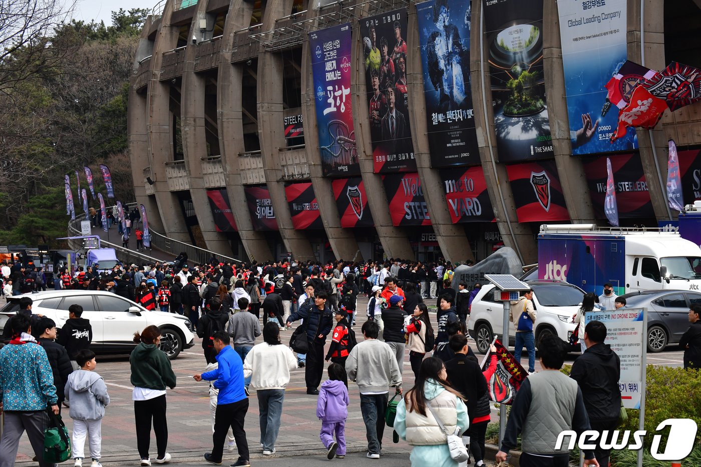 본문 이미지 - 홈 경기 당일 포항 스틸야드의 전경.2024.3.17/뉴스1 ⓒ News1 최창호 기자