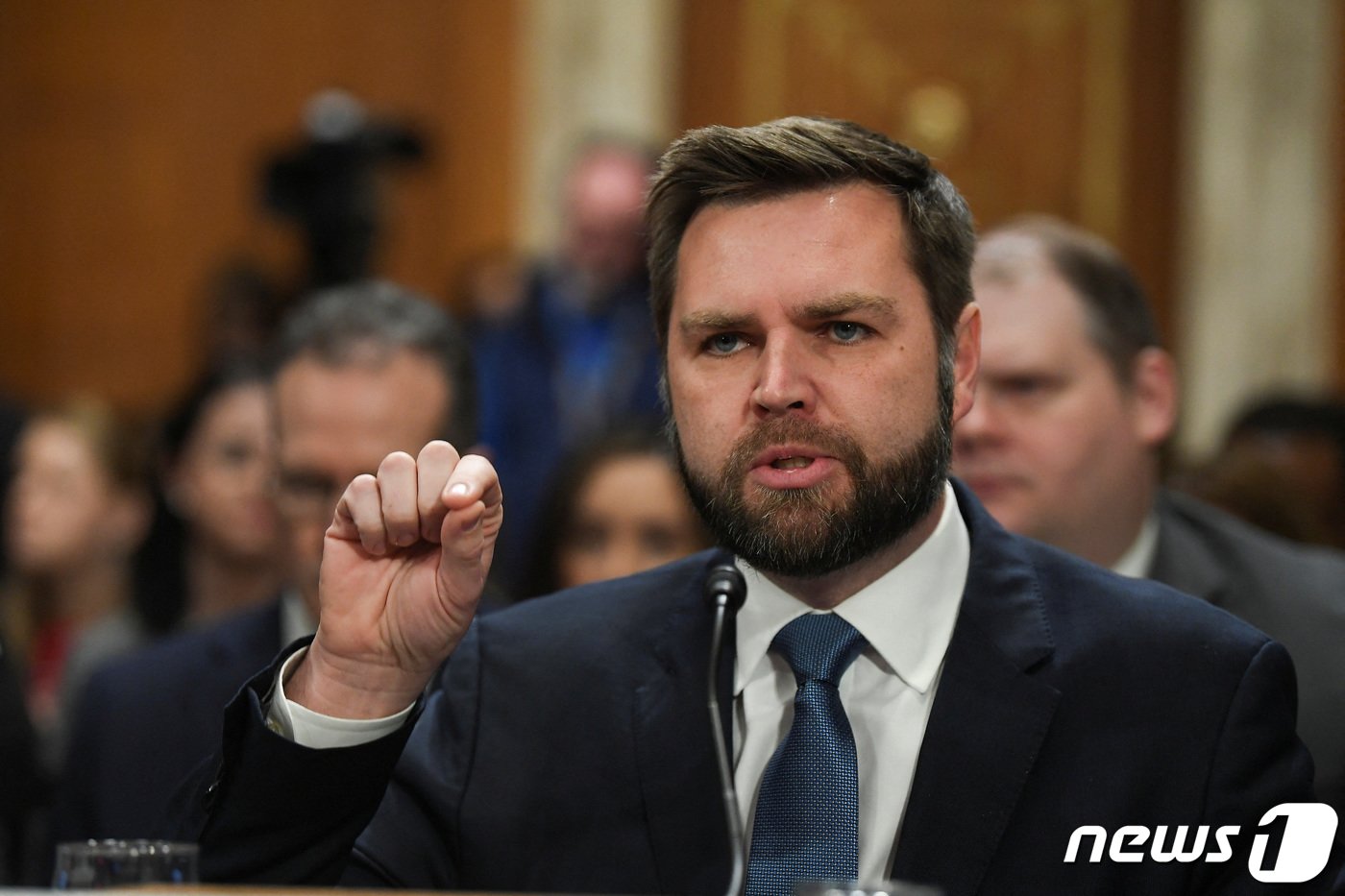본문 이미지 - 지난 3월 9일(현지시간) J.D 밴스 미국 상원의원이 워싱턴 DC 국회의사당에서 열린 상원 청문회에서 증언하는 모습. 2024.3.9. ⓒ 로이터=뉴스1 ⓒ News1 김성식 기자