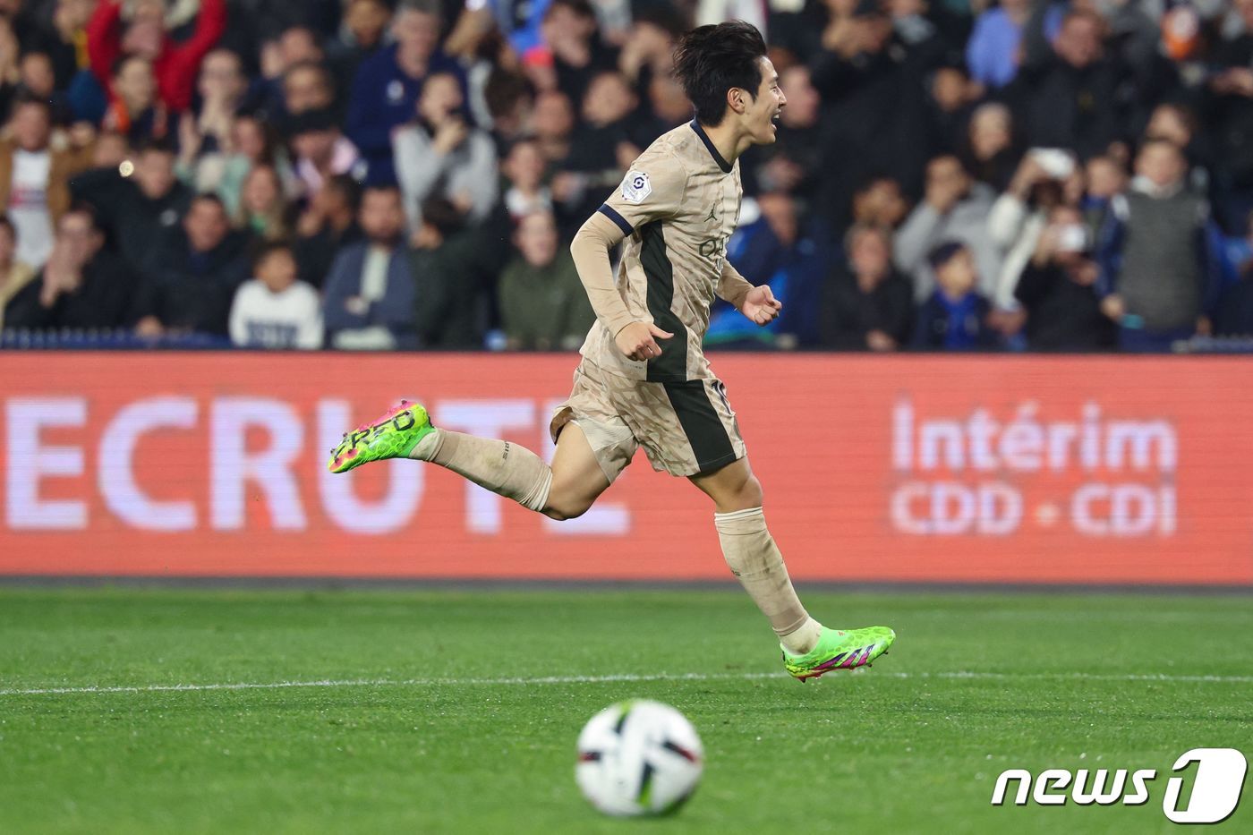 대표팀 합류를 앞둔 PSG 이강인. ⓒ AFP=뉴스1