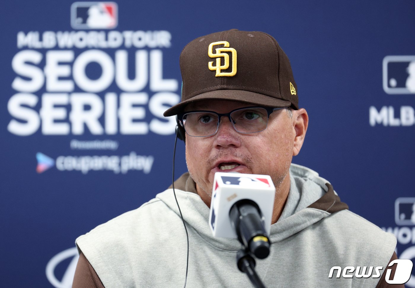 본문 이미지 - 샌디에이고 파드리스 마이크 실트 감독이 18일 서울 고척스카이돔에서 미국프로야구(MLB) 공식 개막시리즈를 앞두고 열린 LG 트윈스와 샌디에이고 파드리스의 스페셜 경기에 앞서 기자회견을 하고 있다. 2024.3.18/뉴스1 ⓒ News1 박정호 기자