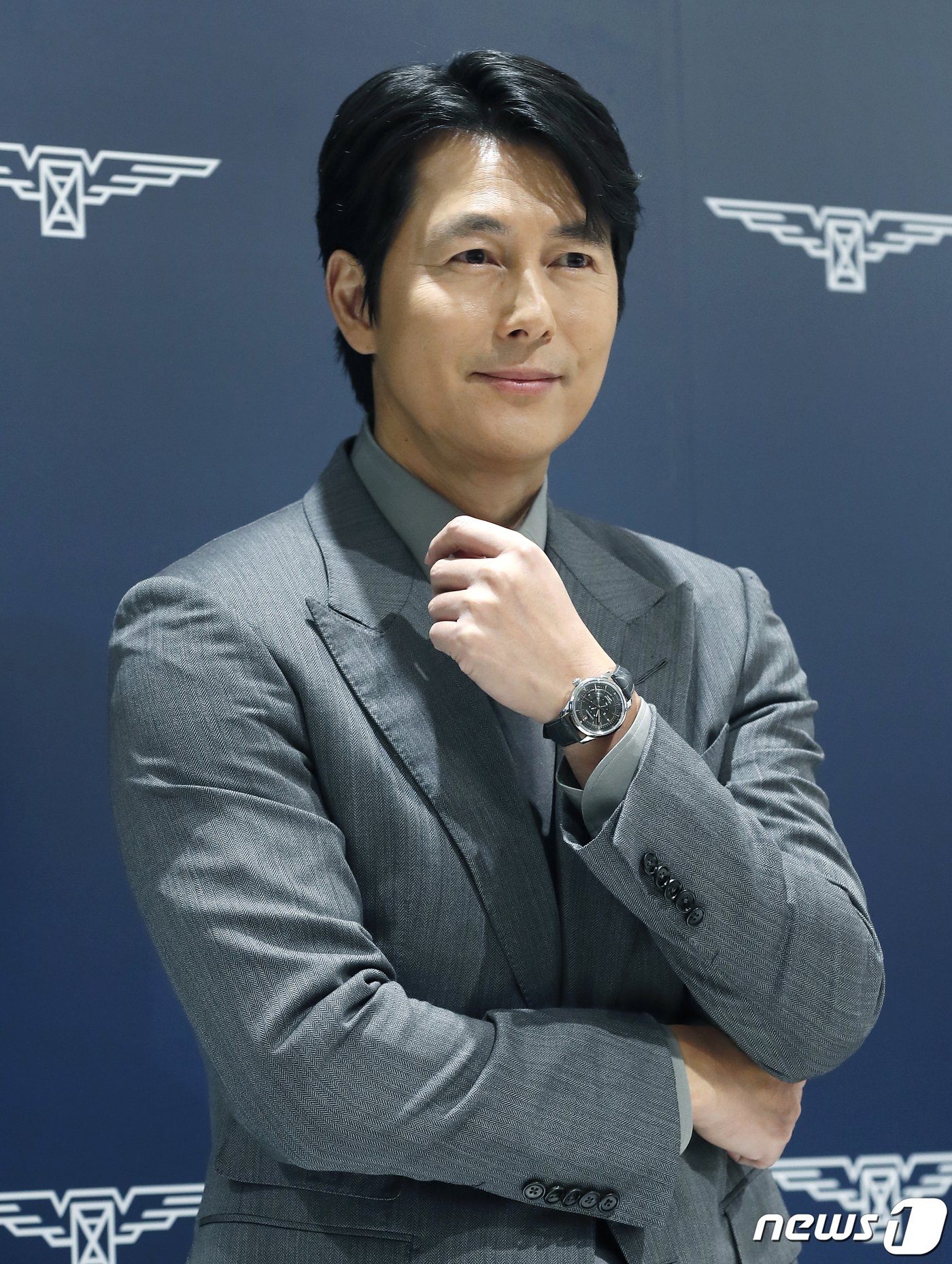 본문 이미지 - 배우 정우성이 지난 3월 18일 오전 서울 송파구 롯데백화점 잠실점에서 열린 스위스 워치 브랜드 '론진' 포토행사에서 포즈를 취하고 있는 모습. 2024.3.18/뉴스1 ⓒ News1 권현진 기자