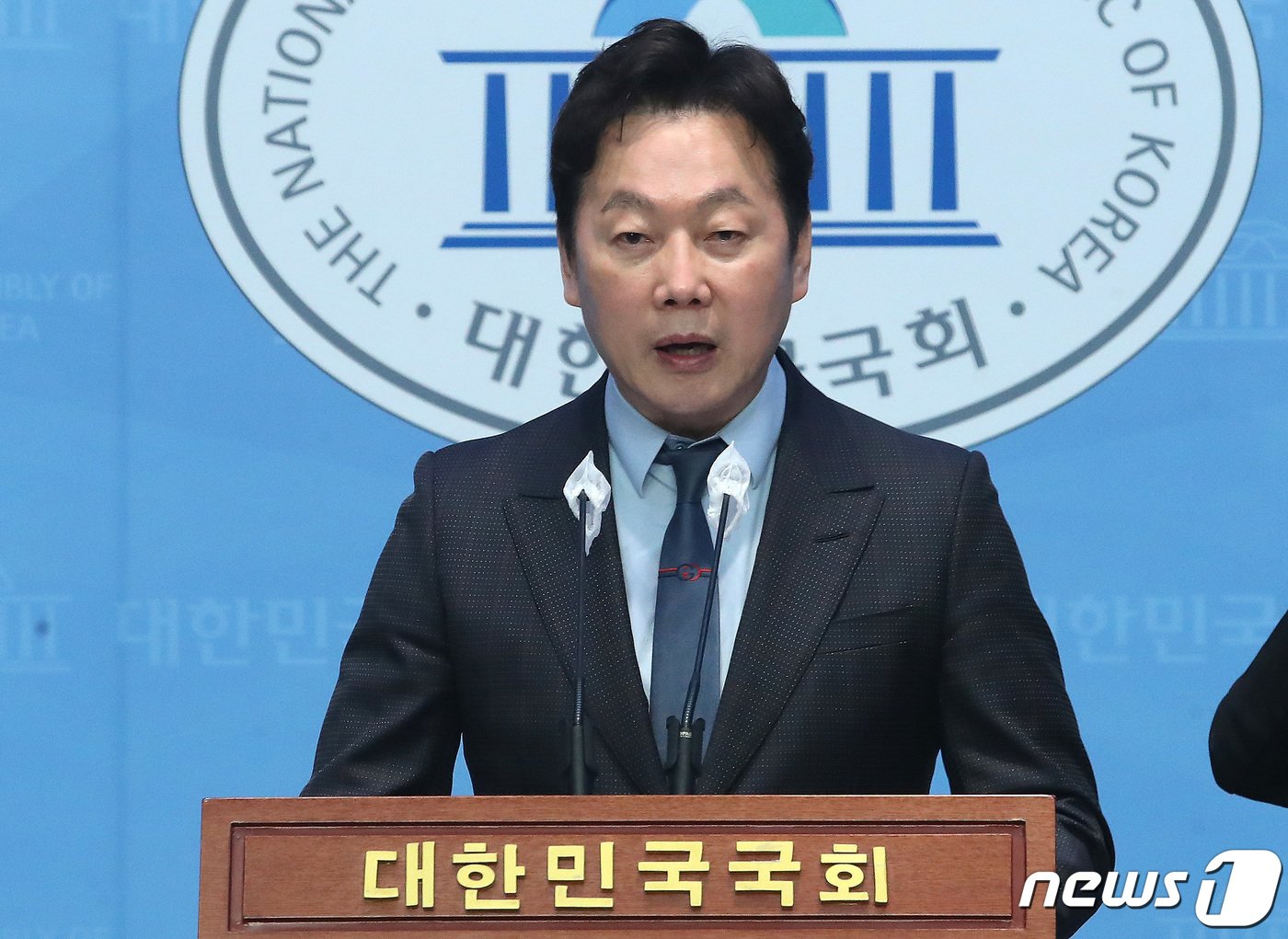 본문 이미지 - 더불어민주당 서울 강북을 공천이 취소된 정봉주 전 후보가 18일 오전 서울 여의도 국회 소통관에서 기자회견을 갖고 입장을 밝히고 있다. 2024.3.18/뉴스1 ⓒ News1 임세영 기자