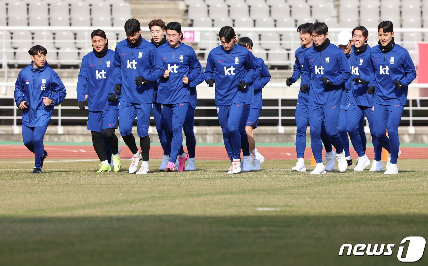 대한민국 축구대표팀 선수들이 18일 오후 경기 고양종합운동장에서 2026 국제축구연맹&#40;FIFA&#41; 북중미 월드컵 아시아 지역 2차 예선 태국과의 2연전을 앞두고 훈련을 하고 있다. 황선홍 임시 감독이 이끄는 대표팀은 오는 21일 서울월드컵경기장에서 태국과 월드컵 2차 예선 3차전 홈 경기를 치른 뒤 26일 방콕 라자망갈라 스타디움에서 4차전 원정 경기를 치른다. 2024.3.18/뉴스1 ⓒ News1 김도우 기자