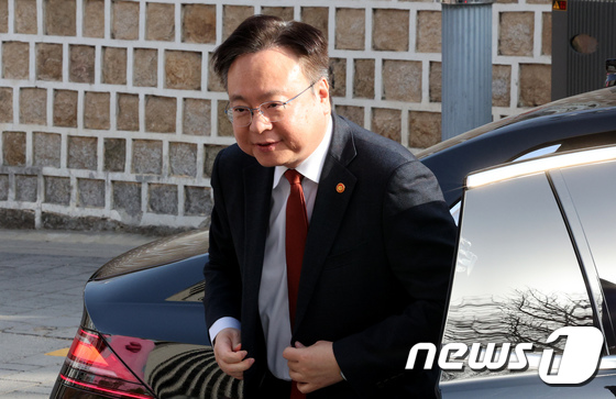 서울지역 주요 병원장 간담회 향하는 조규홍 보건복지부 장관