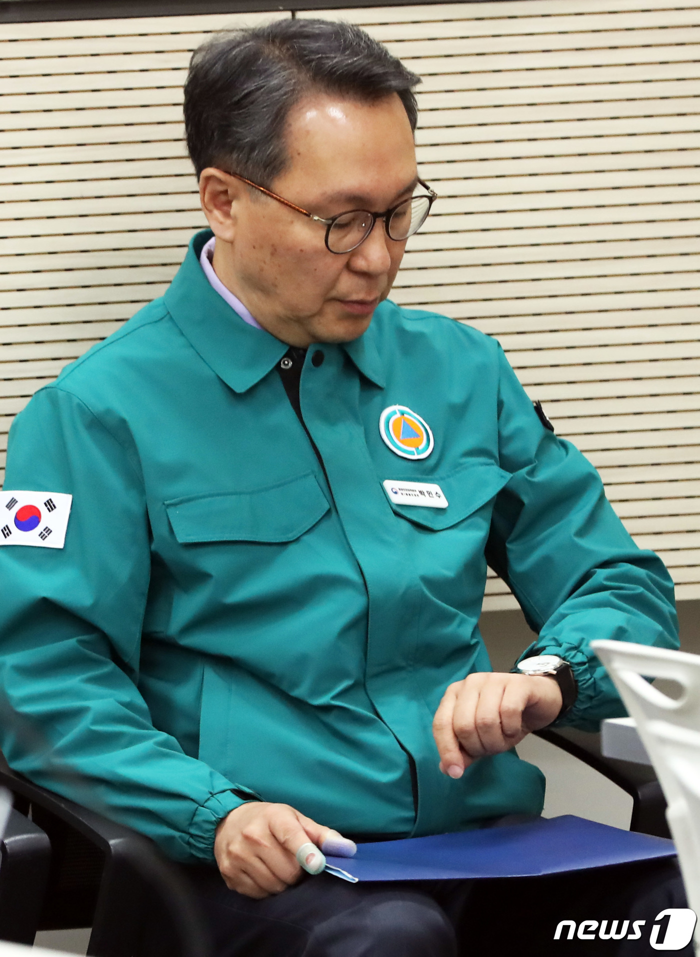 (세종=뉴스1) 김기남 기자 = 박민수 중앙재난안전대책본부 제1총괄조정관(보건복지부 제2차관)이 19일 세종시 정부세종청사에서 의사 집단행동 중앙재난안전대책본부 브리핑을 준비하며 …