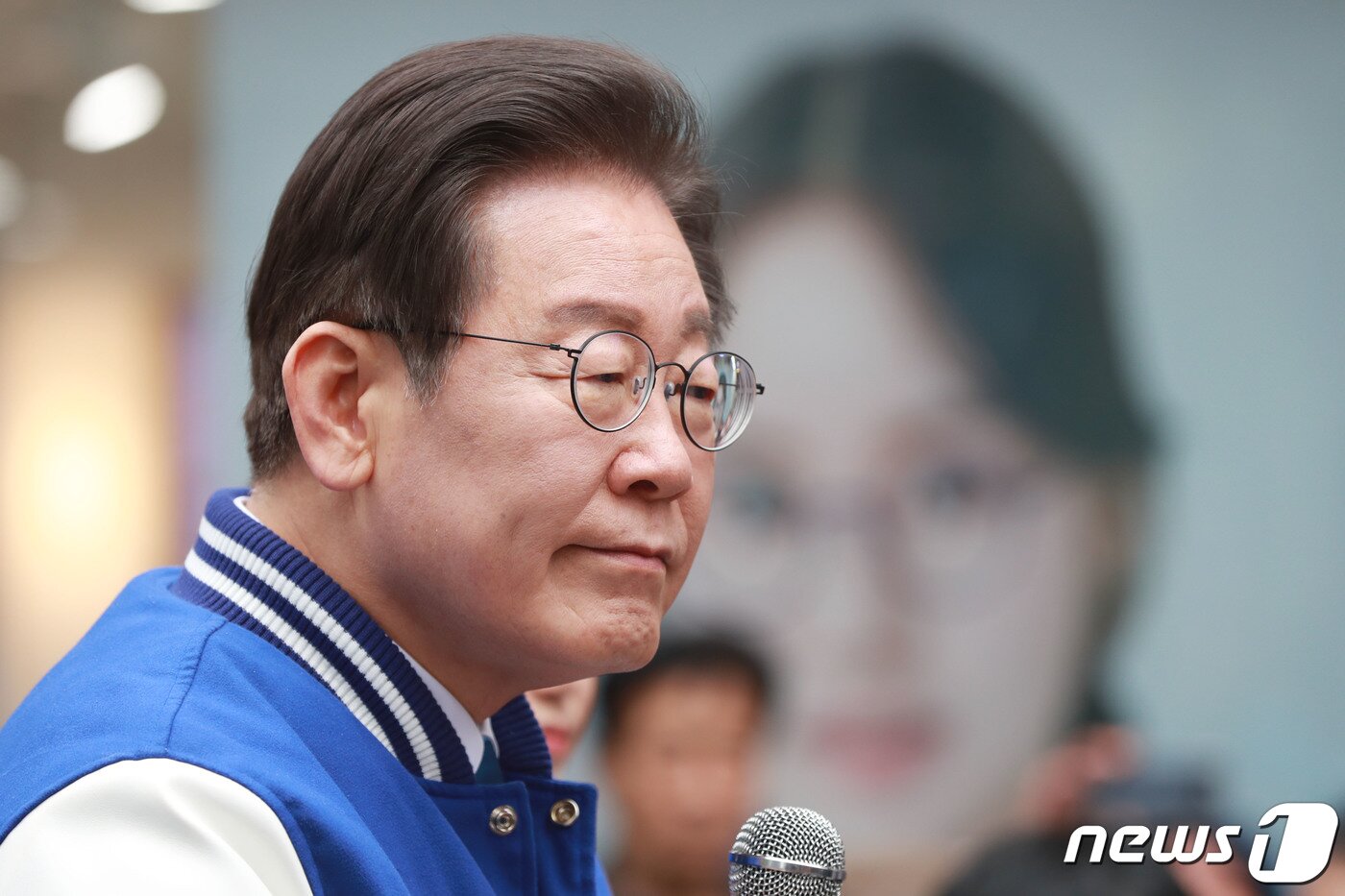 본문 이미지 - 이재명 더불어민주당 대표가 19일 오전 강원도 춘천명동거리에서 강원 현장 기자회견을 하고 있다. (공동취재) 2024.3.19/뉴스1 ⓒ News1 구윤성 기자