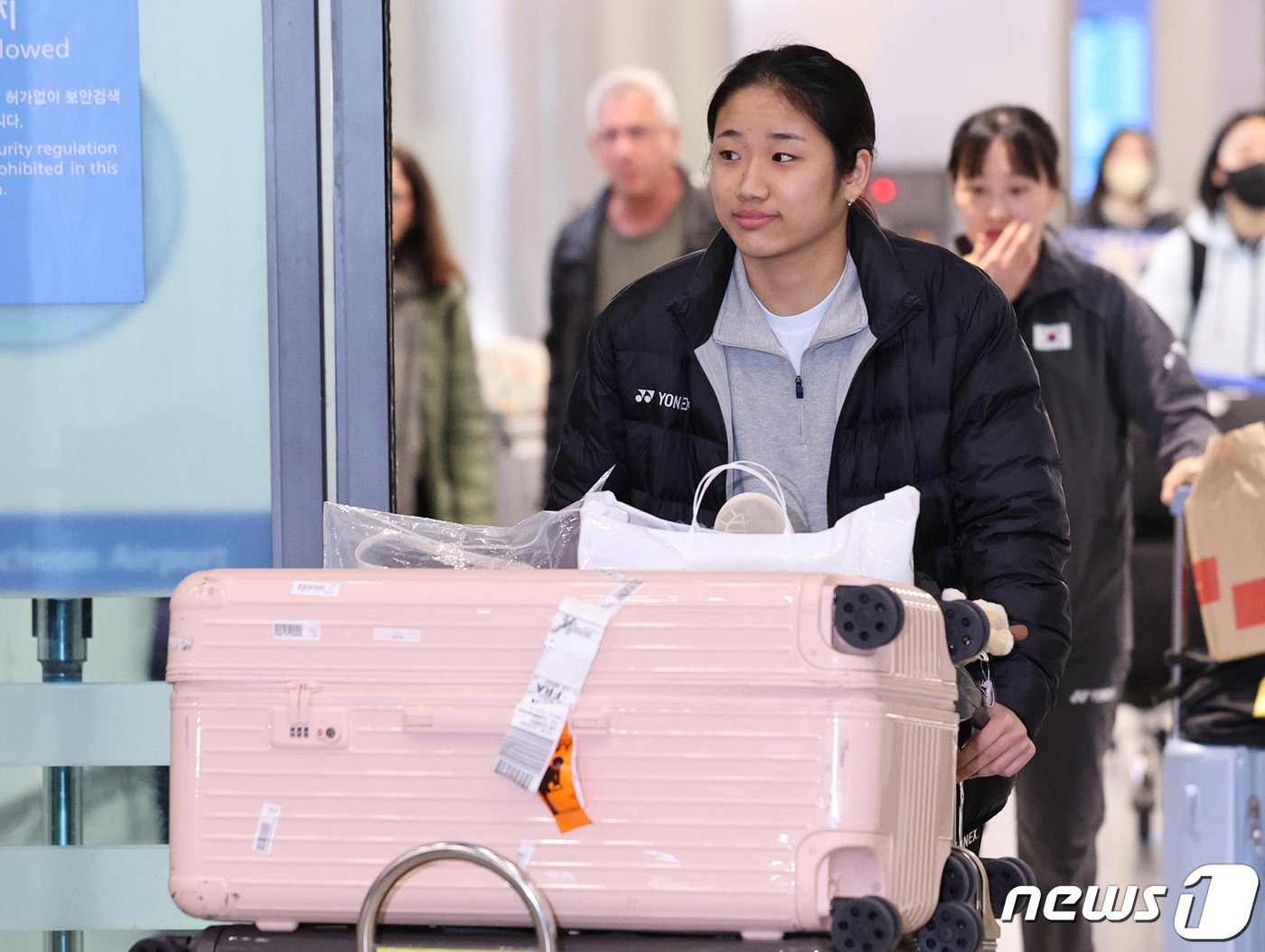 한국 배드민턴 간판 안세영이 19일 오후 인천국제공항 제1터미널을 통해 귀국하고 있다. 2024.3.19/뉴스1 ⓒ News1 장수영 기자