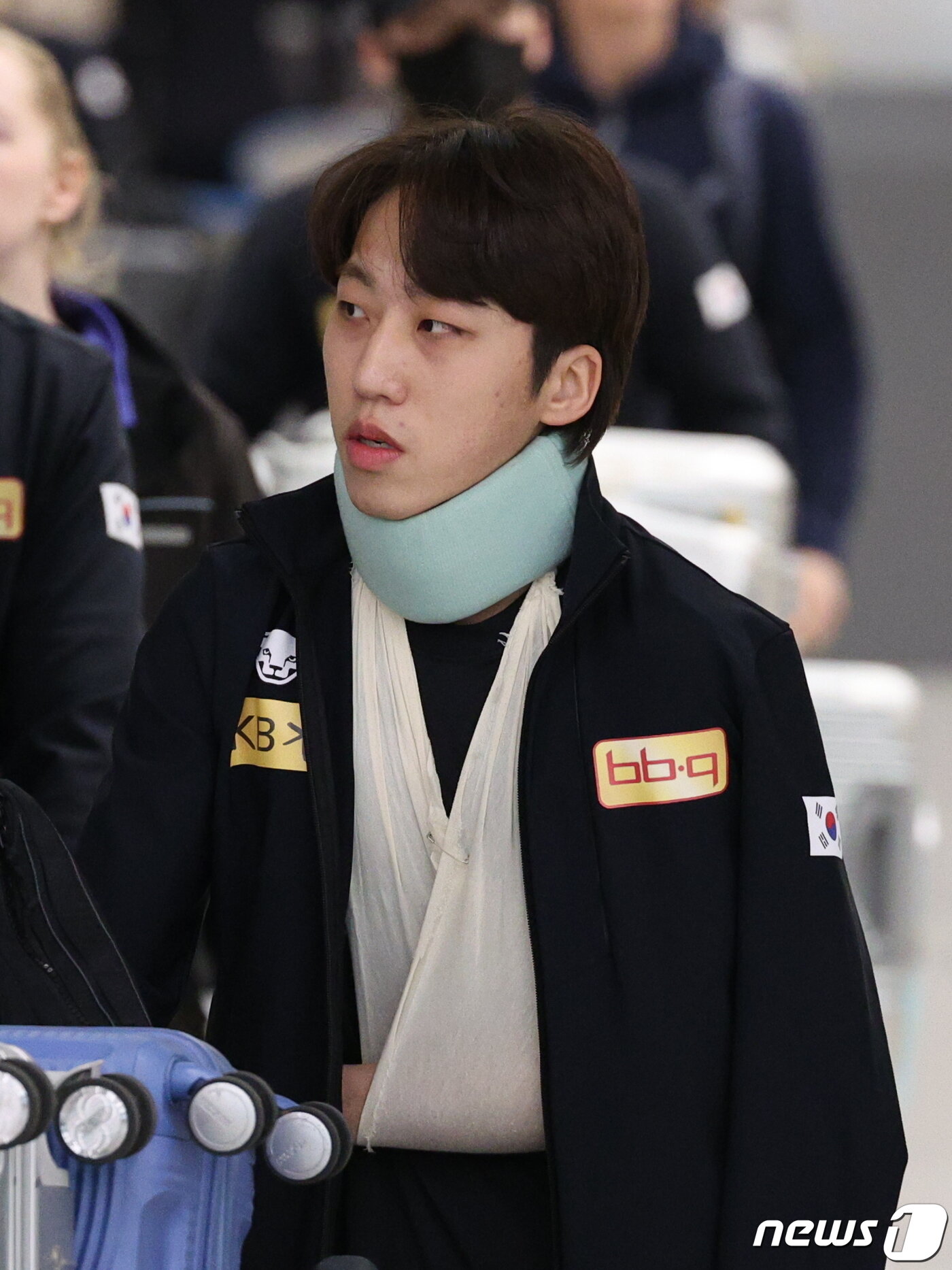 본문 이미지 - 대한민국 쇼트트랙 대표팀 박지원이 19일 오후 인천국제공항 제2터미널을 통해 귀국하고 있다. 2024.3.19/뉴스1 ⓒ News1 장수영 기자