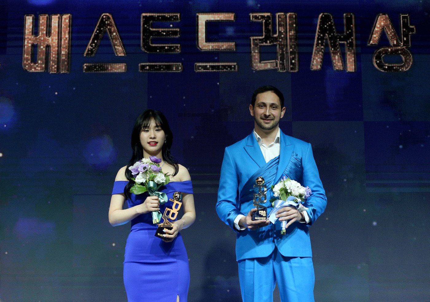 본문 이미지 - 베스트드레서상을 차지한 전애린(왼쪽)과 마르티네스(오른쪽)(PBA 제공) 