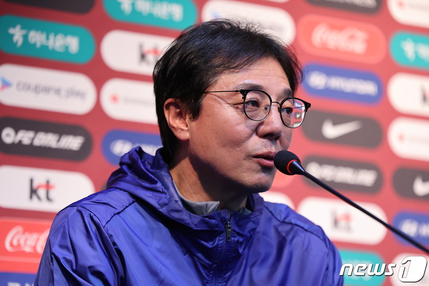 본문 이미지 - 황선홍 대한민국 축구대표팀 감독이 20일 오후 서울 마포구 서울월드컵경기장에서 2026 국제축구연맹(FIFA) 북중미 월드컵 아시아 지역 2차 예선 태국과의 경기를 하루 앞두고 열린 기자회견에서 취재진 질문에 답하고 있다. 2024.3.20/뉴스1 ⓒ News1 김도우 기자