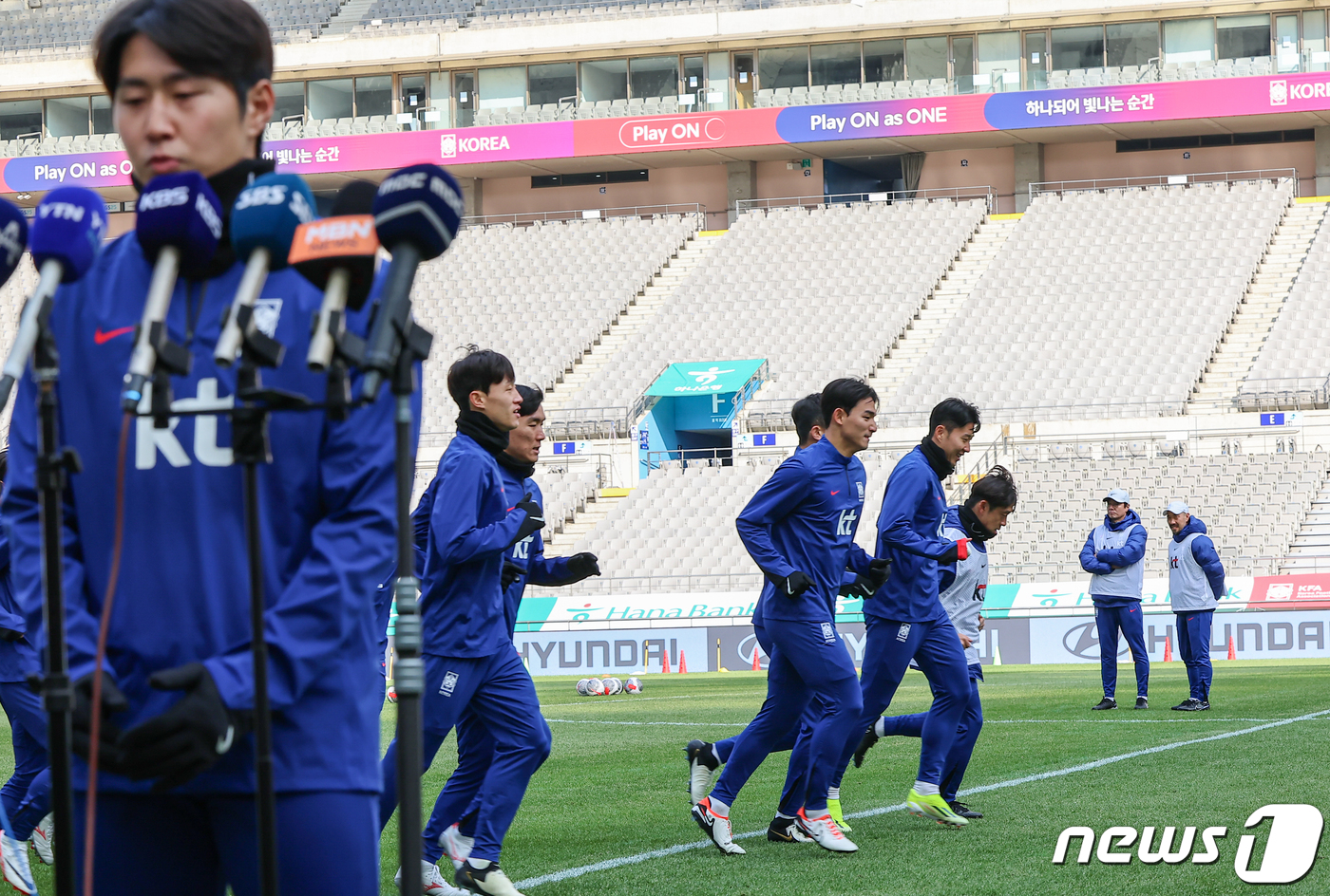 (서울=뉴스1) 김도우 기자 = 대한민국 축구대표팀 이강인이 20일 오후 서울 마포구 서울월드컵경기장에서 2026 국제축구연맹(FIFA) 북중미 월드컵 아시아 지역 2차 예선 태국 …