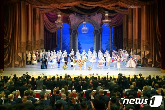러시아 발레단, 북한 평양에서 \'잠자는 숲의 미녀\' 공연 진행