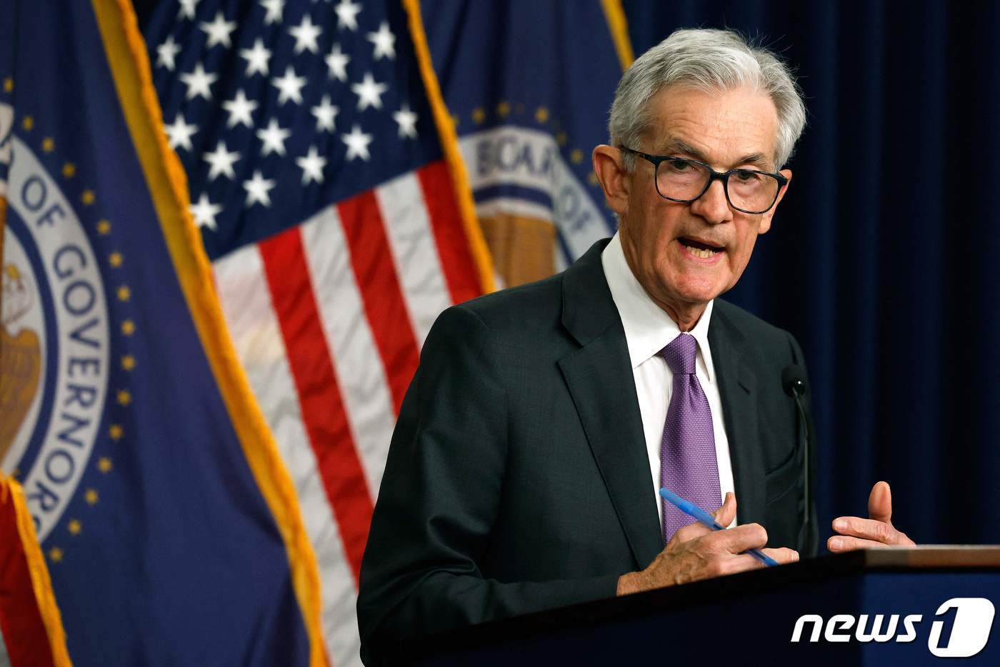 본문 이미지 - 제롬 파월 미국 연방준비제도(Fed·연준) 의장이 20일(현지시간) 워싱턴에서 FOMC가 기준금리를 5.25∼5.50%로 동결한 뒤 기자회견을 하고 있다. 2024.3.21 ⓒ AFP=뉴스1 ⓒ News1 우동명 기자