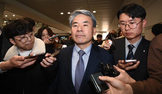 법원, '이종섭 도피 의혹' 사건 재배당..."재판장이 이시원과 동기"