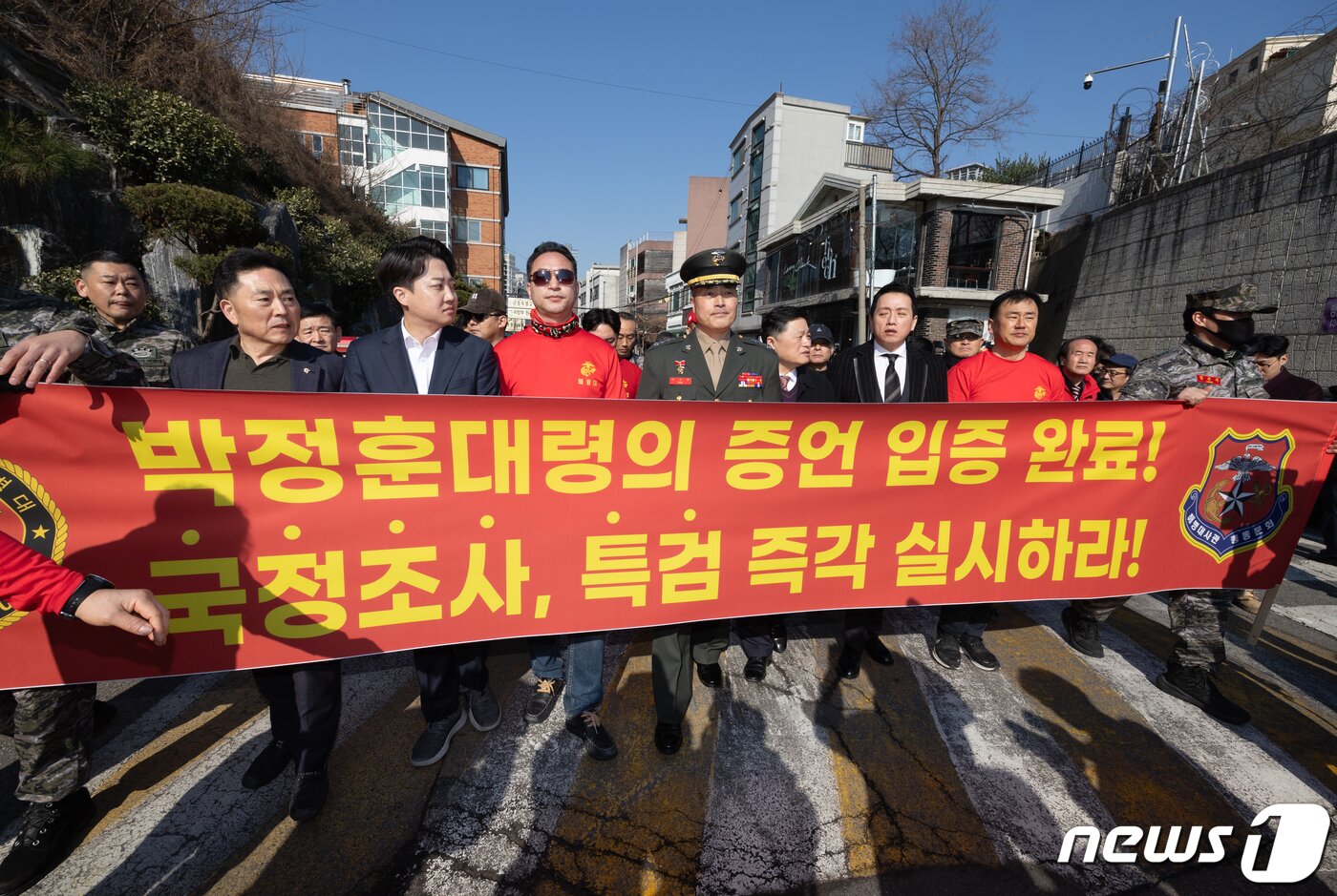 본문 이미지 - 해병대 채모 상병 순직사건 수사 이첩 관련 항명 및 상관명예훼손 혐의로 기소된 박정훈 전 해병대 수사단장&#40;대령&#41;이 지난해 3월 21일 오전 서울 용산구 중앙지역군사법원에서 열린 3차 공판에 출석하고 있다. 2024.3.21/뉴스1 ⓒ News1 이재명 기자
