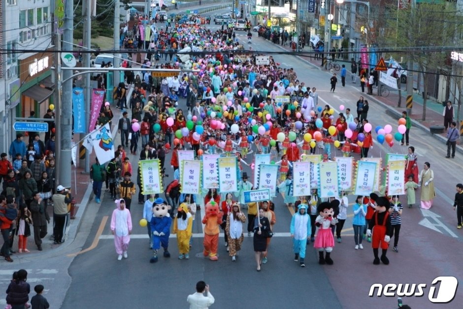 지난해 열린 한국선비문화축제의 퍼레이드 장면&#40;영주시 제공&#41;2024.3.21/뉴스1