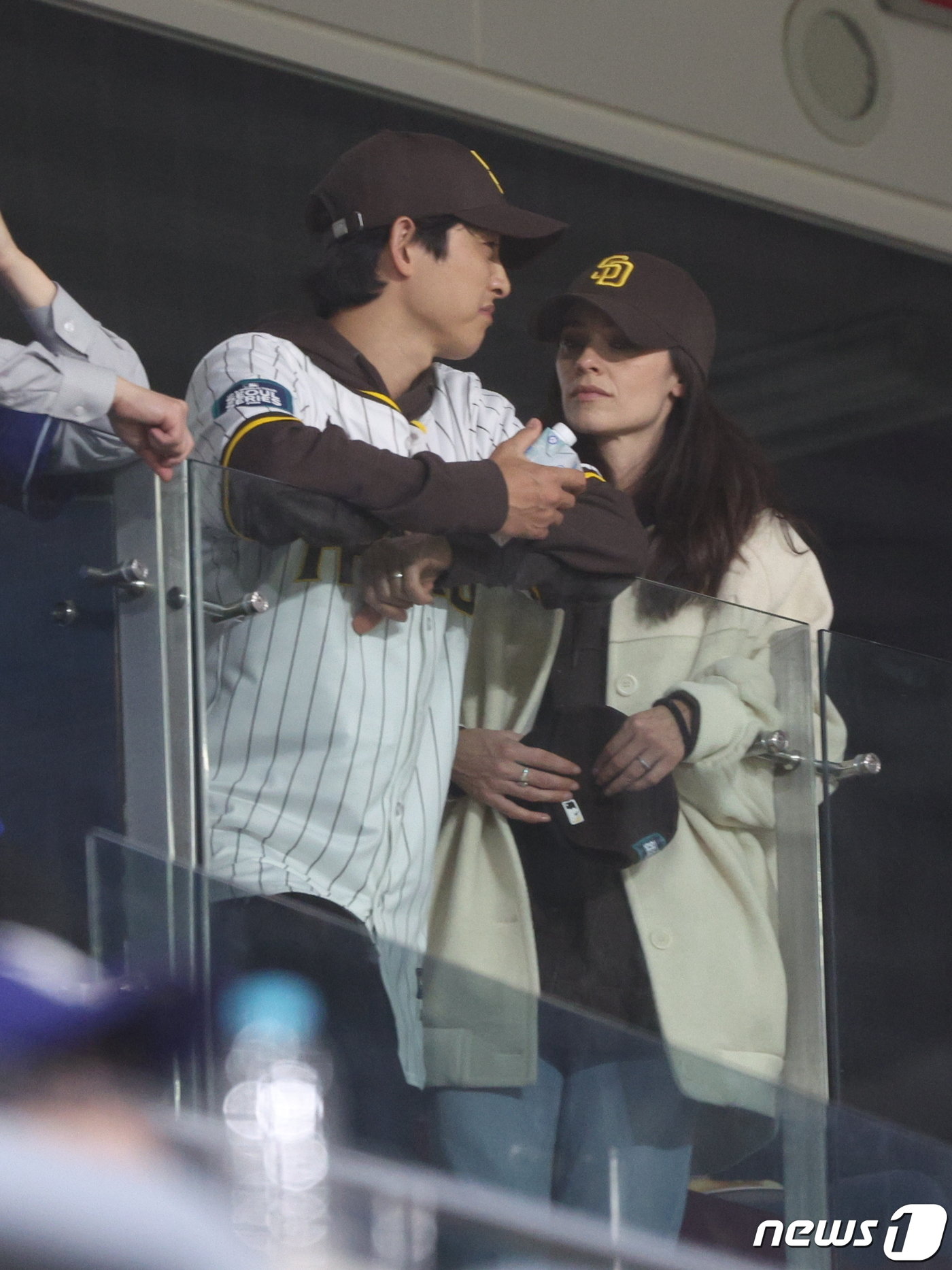 본문 이미지 - 배우 송중기, 케이티 부부 /뉴스1 ⓒ News1 