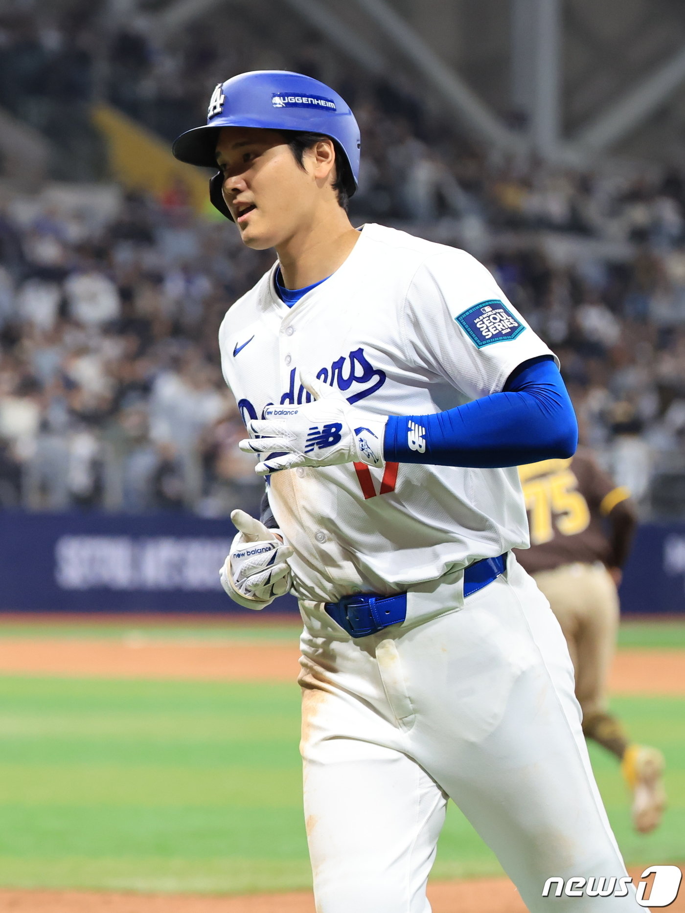 본문 이미지 - 21일 서울 구로구 고척스카이돔에서 열린 2024 미국 메이저리그(MLB) 월드투어 서울시리즈 공식 개막전 샌디에이고 파드리스와 LA 다저스의 2차전 경기, 8회말 2사 2루 상황 다저스 오타니가 내야 땅볼로 아웃되고 있다. 2024.3.21/뉴스1 ⓒ News1 김진환 기자