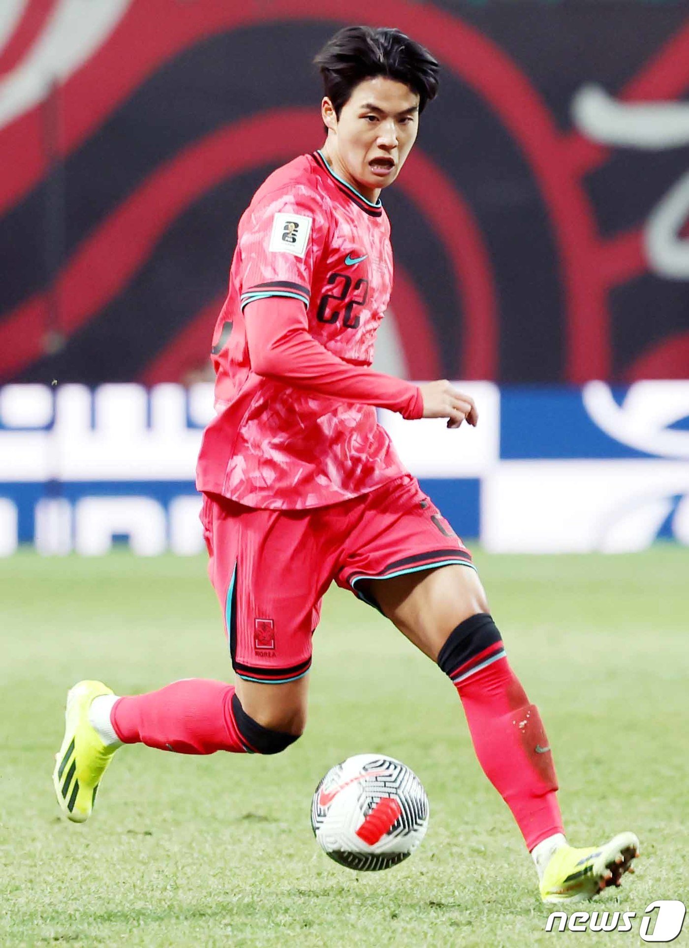 본문 이미지 - 21일 오후 서울 마포구 서울월드컵경기장에서 열린 2026 북중미 월드컵 아시아지역 2차예선 C조 조별리그 3차전 대한민국과 태국과의 경기에서 대한민국 설영우가 상대 진영으로 쇄도하고 있다. 2024.3.21/뉴스1 ⓒ News1 민경석 기자