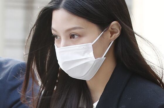 '입시비리' 조민 "상처입은 분들께 사과"…검찰, 항소심도 징역형 집유 구형