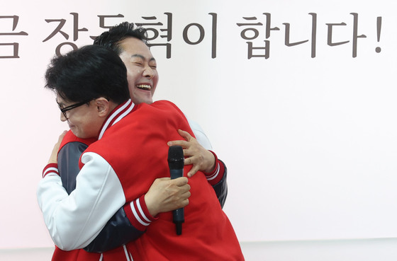 한동훈, 장동혁 노고 '격려'에…친한계 한지아 "동지 되자는 의미"
