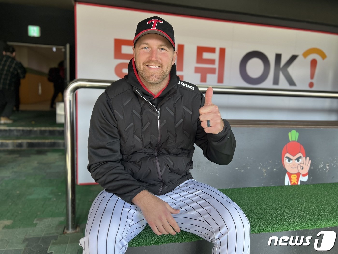 본문 이미지 - LG 트윈스의 새 외국인 투수 디트릭 엔스가 23일 서울 잠실구장에서 열리는 2024 KBO리그 개막전에 선발 투수로 나선다. 2024.3.9/뉴스1 ⓒ News1 이상철 기자