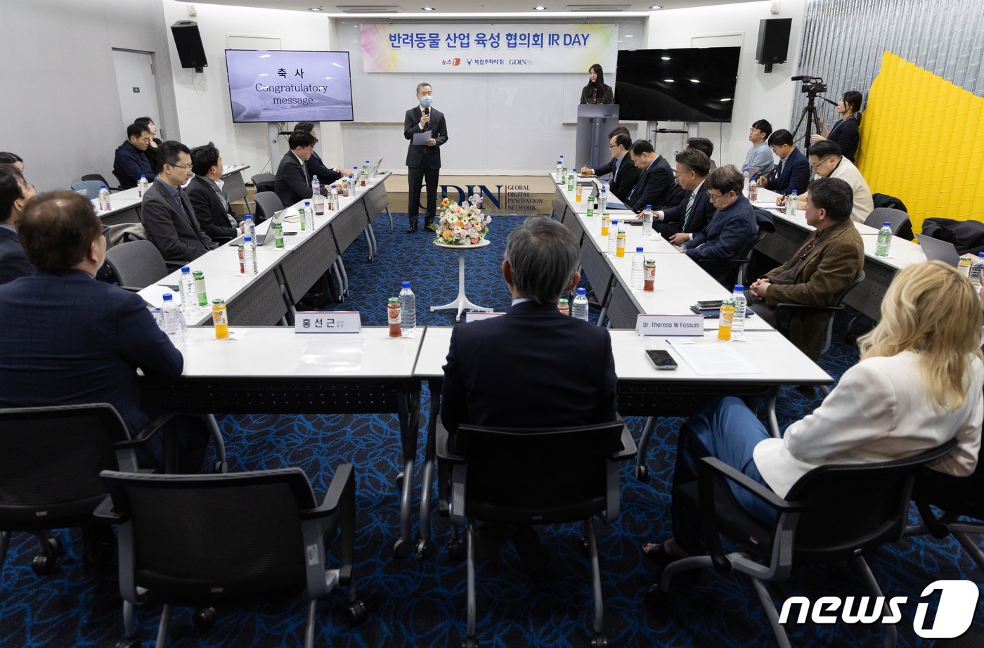 본문 이미지 - 홍선근 뉴스1 회장이 22일 오후 경기도 성남시 분당구 글로벌디지털혁신네트워크(GDIN)에서 열린 '반려동물 산업 육성 협의회' 제1회 IR 데이에서 축사를 하고 있다. 2024.3.22/뉴스1 ⓒ News1 이재명 기자