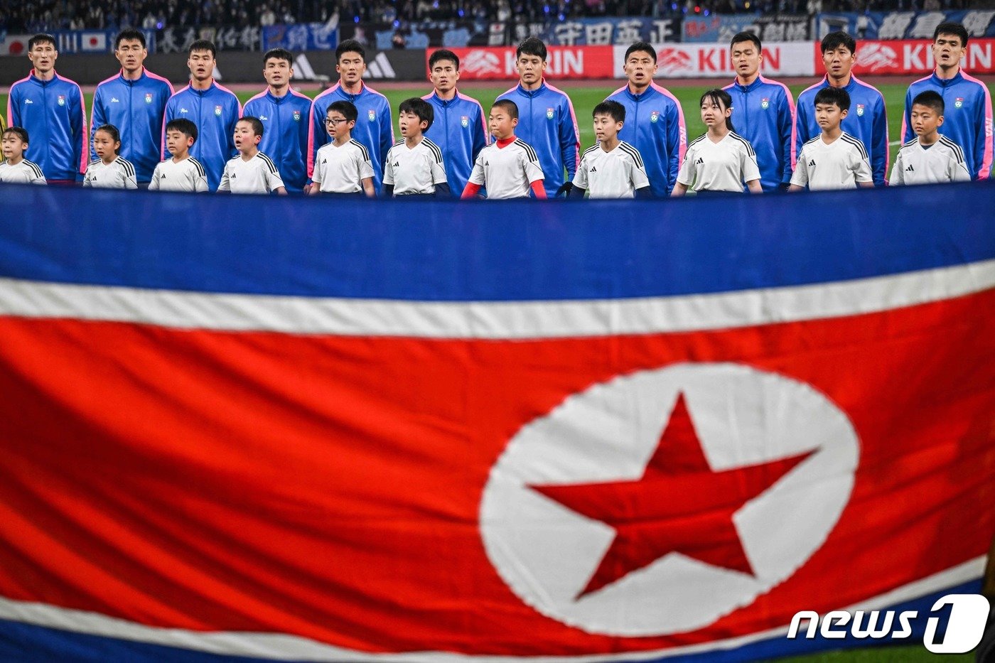 지난 21일 일본 도쿄에서 경기를 치렀던 북한 축구대표팀. ⓒ AFP=뉴스1