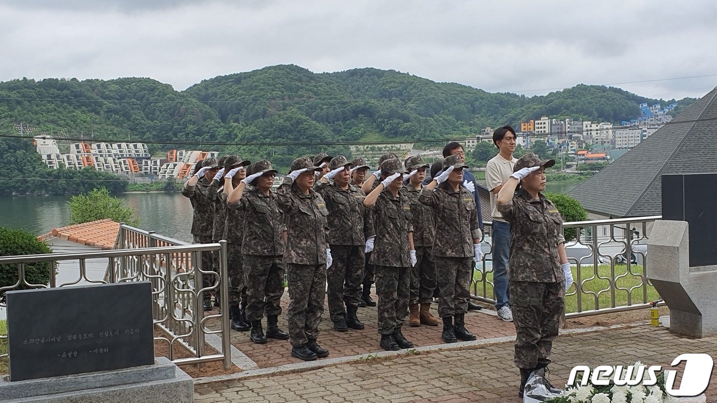 지난해 6·25전쟁 순국선열 및 호국영령에 대한 추모식 행사 사진.&#40;2군단 제공&#41;