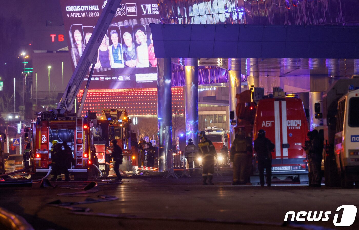 본문 이미지 - 22일(현지시간) 러시아 모스크바 외곽 크로커스 시티홀에서 테러가 발생한 가운데 사망자 수가 93명으로 증가했다. 2024.03.23. ⓒ 로이터=뉴스1 ⓒ News1 정윤영 기자