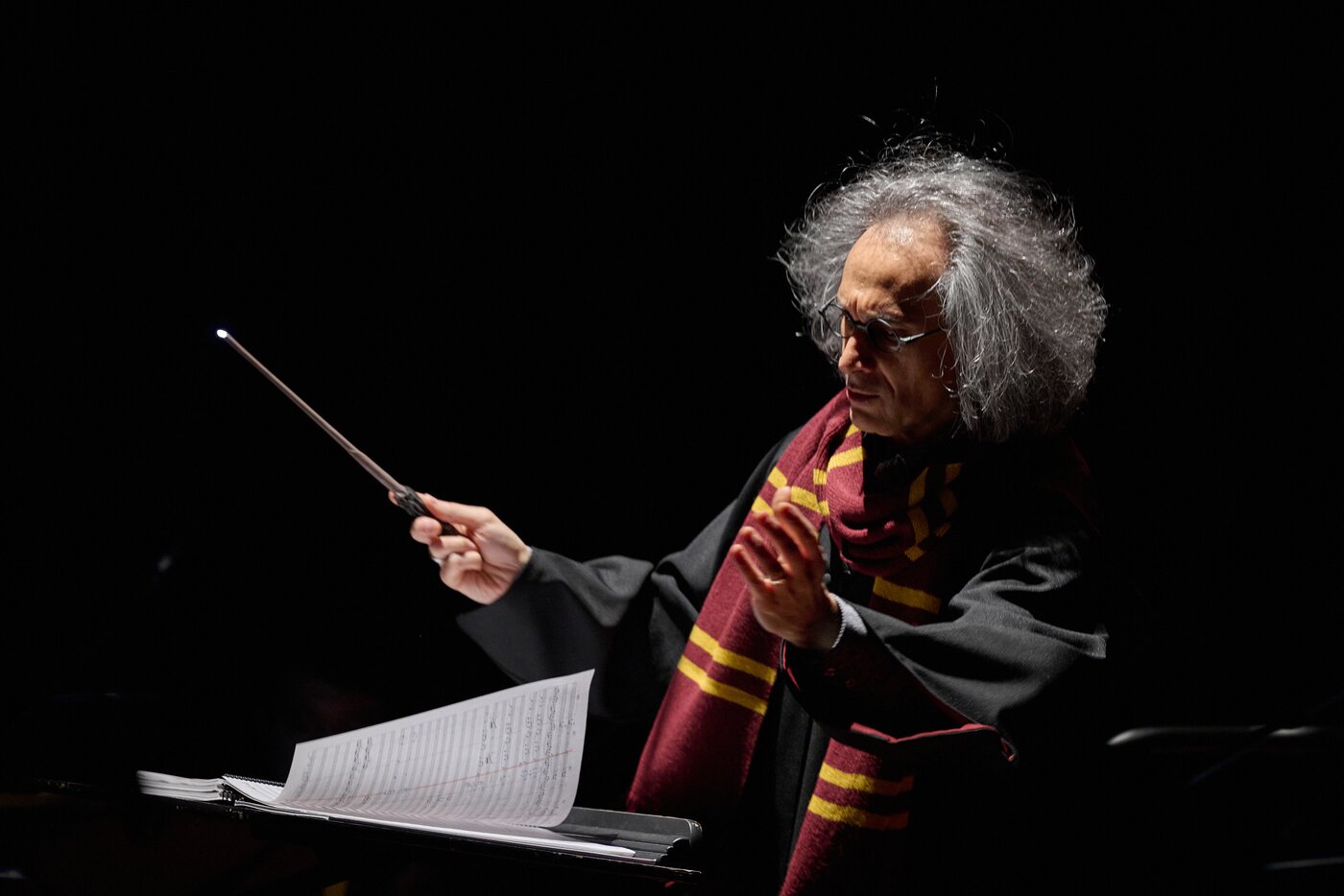 본문 이미지 - 해리 포터로 분한 지휘자 앤서니 가브리엘(국립심포니오케스트라 제공)