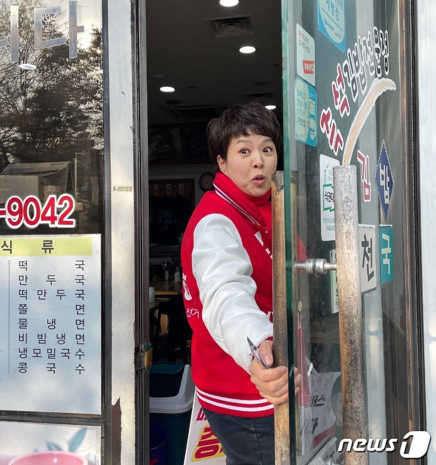 본문 이미지 - 김은혜 전 대통령실 홍보수석이 인스타그램에 올린 B컷 사진. (김 전 수석 인스타그램 공식 계정)