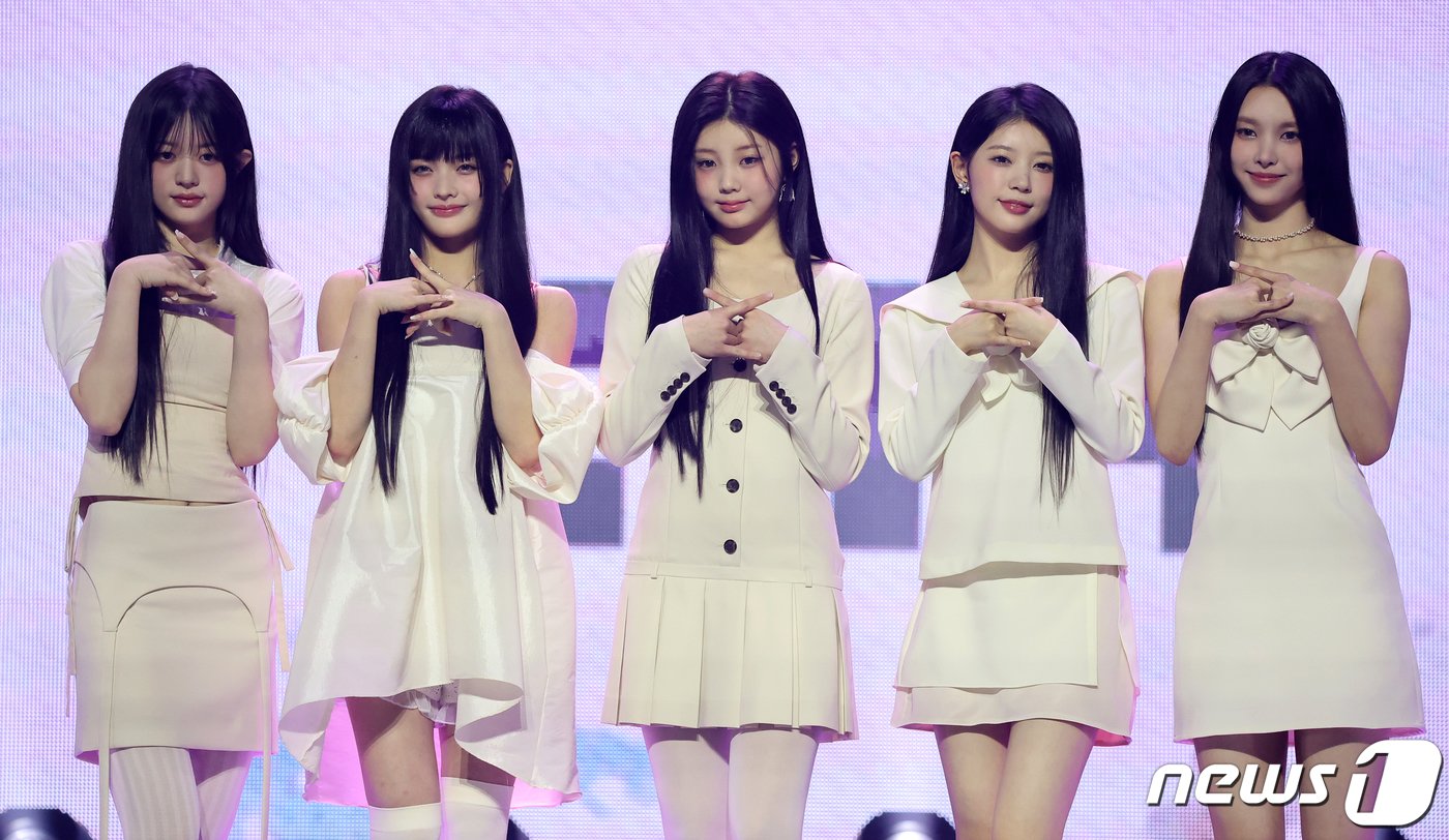 본문 이미지 - 그룹 아일릿(I'LL-IT)의 민주(왼쪽부터), 이로하, 원희, 모카, 윤아2024.3.25/뉴스1 ⓒ News1 김진환 기자