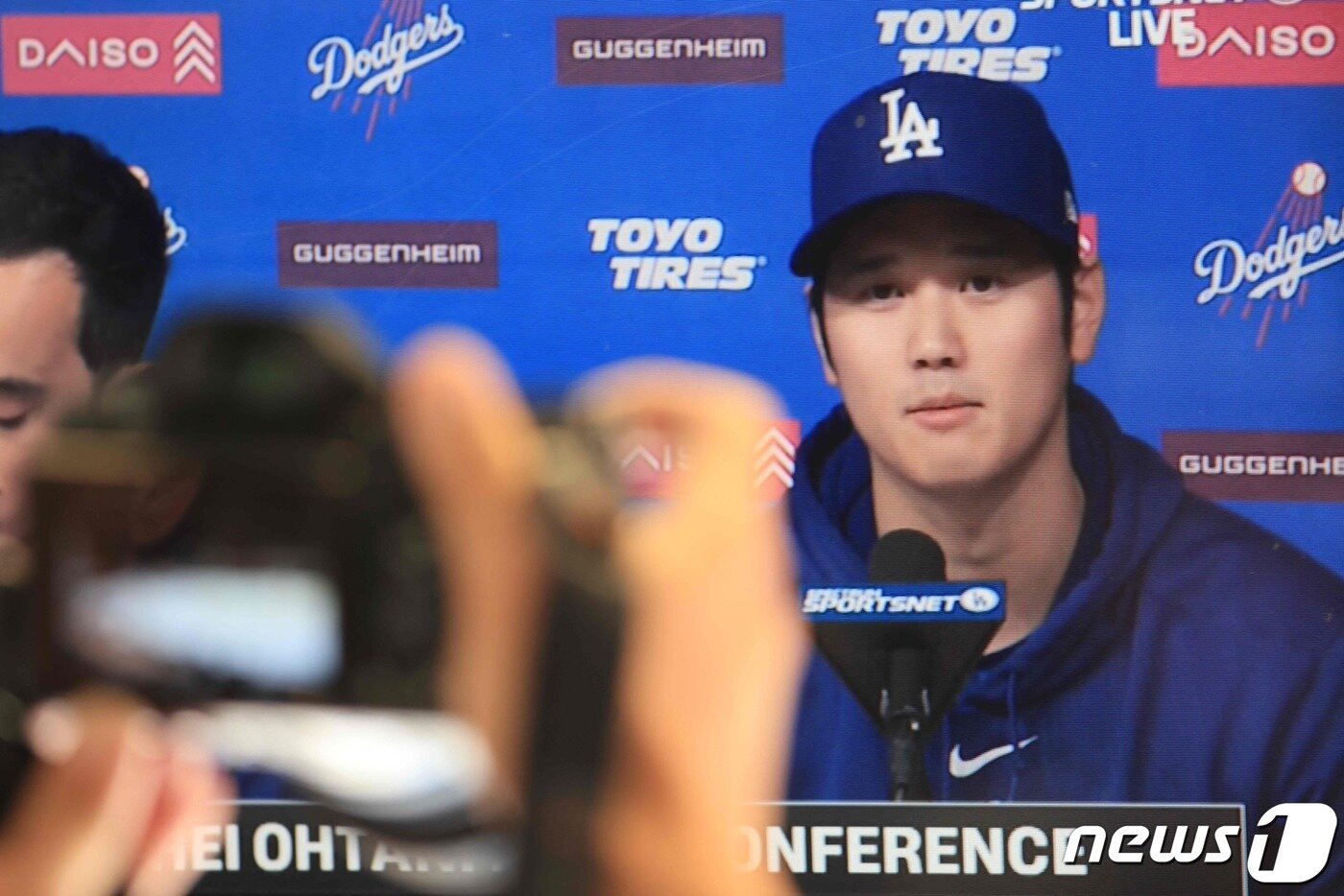 본문 이미지 - LA 다저스 오타니가 기자회견에서 자신의 통역이 도박했던 것을 몰랐다고 부인했다. ⓒ AFP=뉴스1