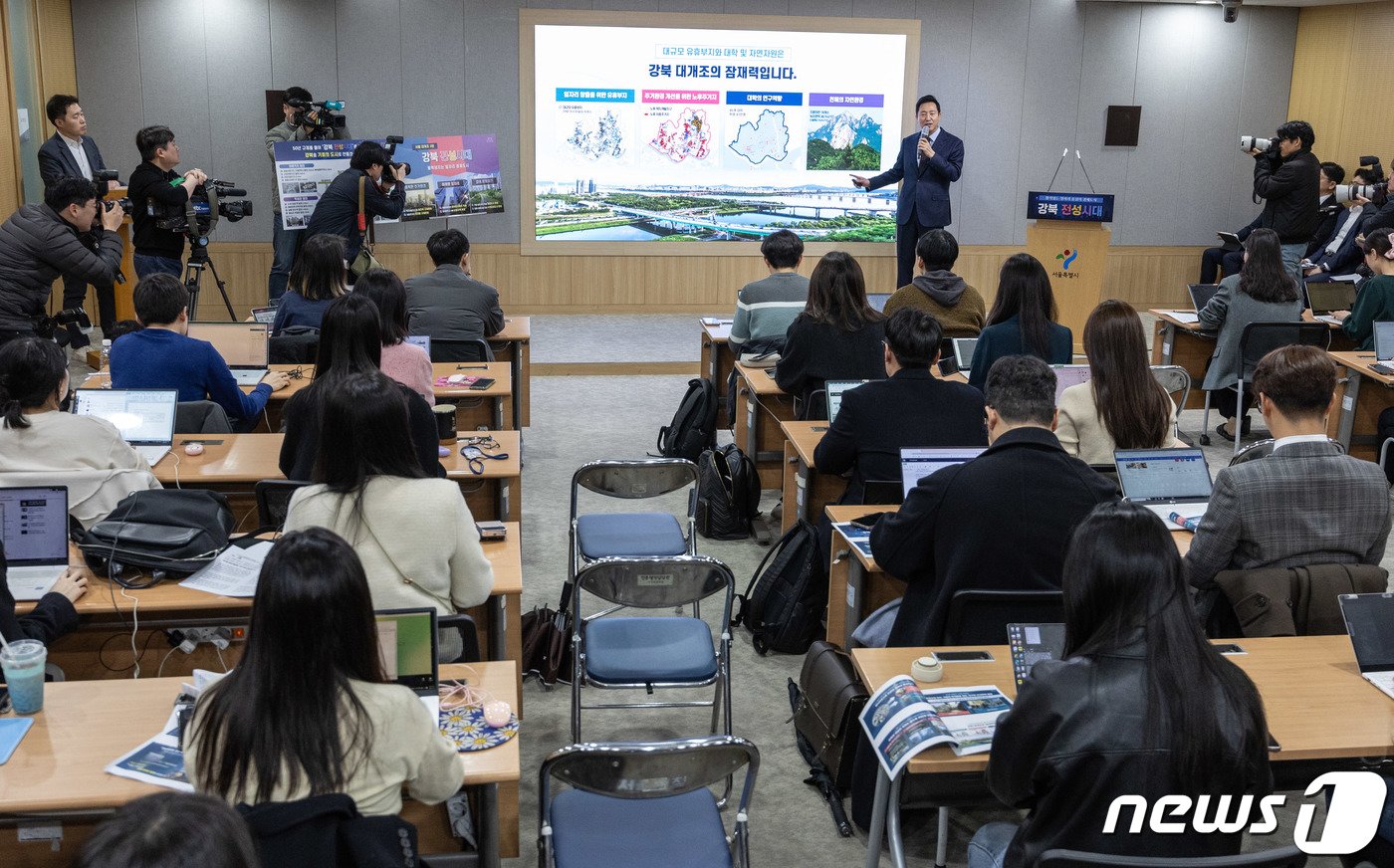 본문 이미지 - 오세훈 서울시장이 26일 오전 서울 중구 서울시청 브리핑룸에서 열린 '다시, 강북 전성시대' 기자설명회에서 발언을 하고 있다. 2024.3.26/뉴스1 ⓒ News1 이재명 기자