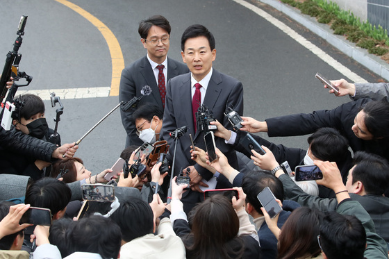 유영하 "내가 박근혜를 꼭두각시로 만든다? 끝까지 응징할 것"