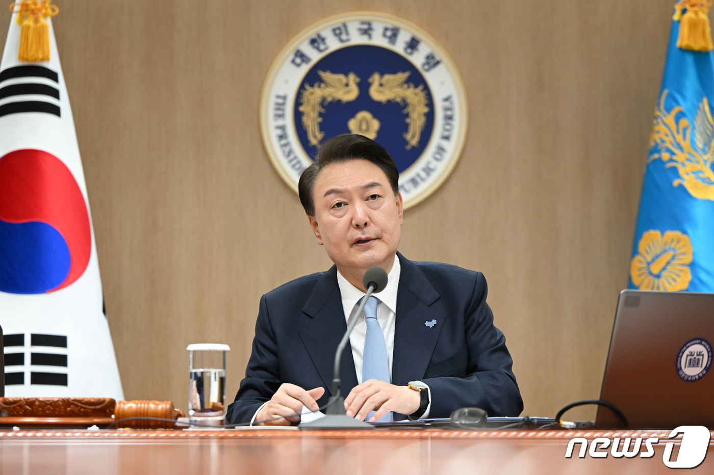 (서울=뉴스1) 오대일 기자 = 윤석열 대통령이 26일 용산 대통령실 청사에서 열린 제14회 국무회의를 주재하며 모두발언을 하고 있다. (대통령실 제공) 2024.3.26/뉴스1