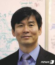 본문 이미지 - 이효철 IBS 첨단 반응동역학 연구단장. /뉴스1