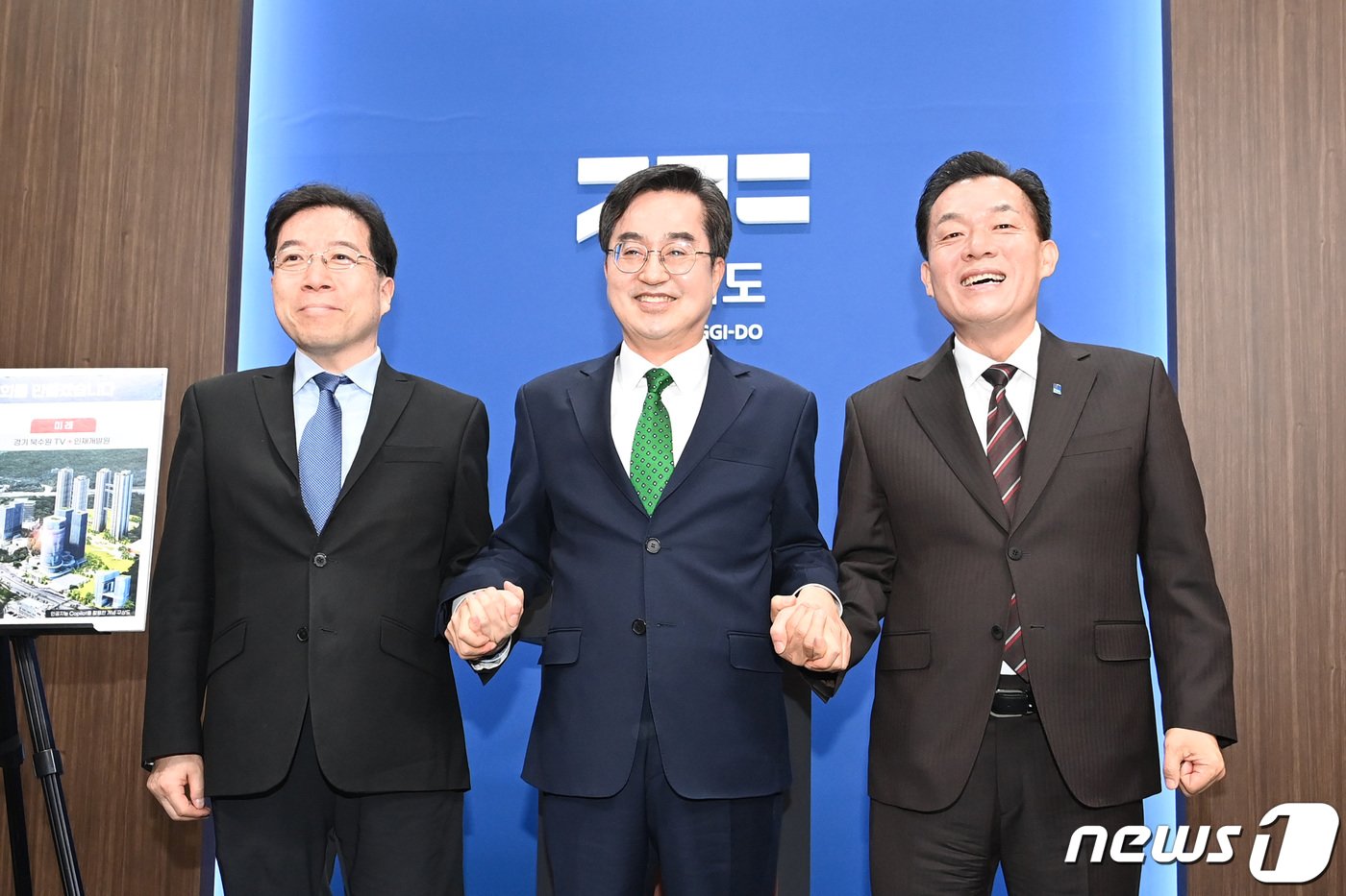 본문 이미지 - 사진 왼쪽부터 김세용 GH 사장, 김동연 경기도지사, 이재준 수원특례시장.(수원시 제공)